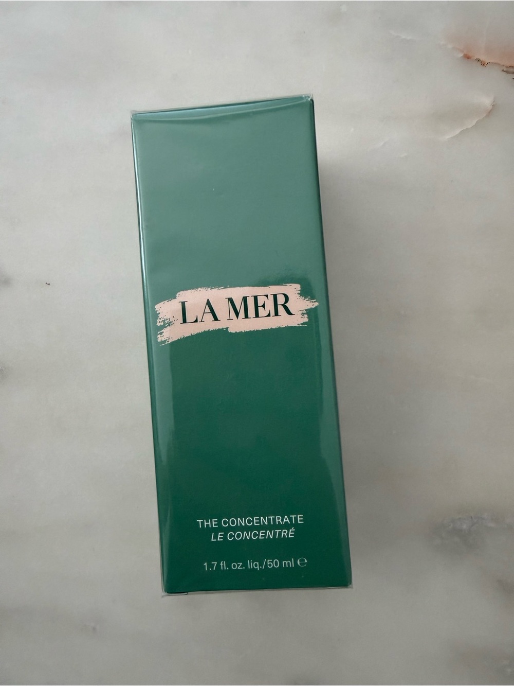La Mer The Concentrate - Teal and Cream Packaging